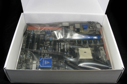 Das Mainboard in seiner Schutzhülle