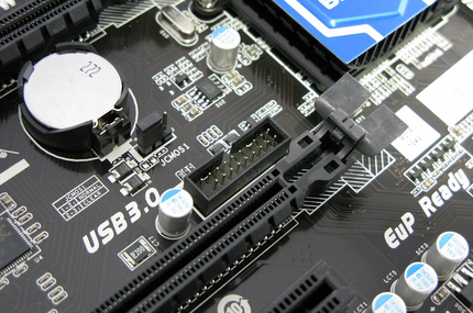 Der USB-3.0 Pin-Header zum Anschluss eines USB 3.0-Kabels vom Gehäuse