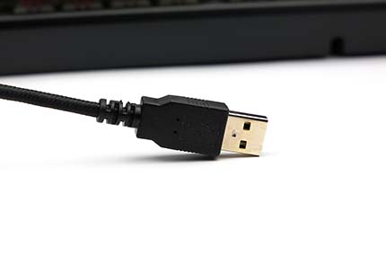 Das vergoldete und hochwertig gesleevte USB 2.0 Kabel