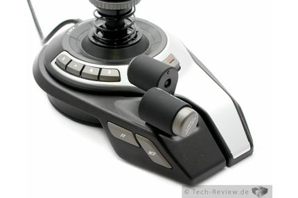 Die Knöpfe und Schubregler am Joystick-Sockel.