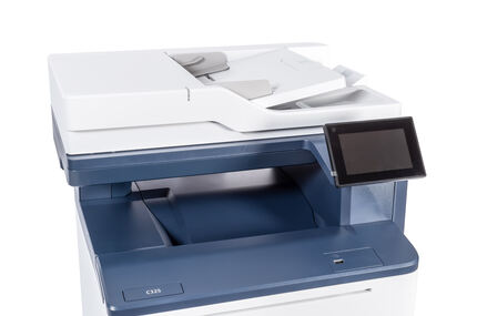 Der Ausgabeschacht für bis zu 170 Seiten