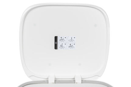 Der Sticker mit der Öffnungsanweisung